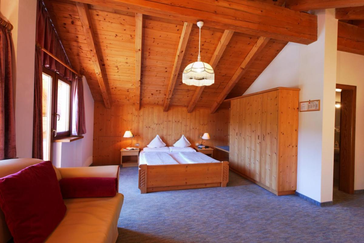Ciasa Roby Hotel San Cassiano  Exterior photo